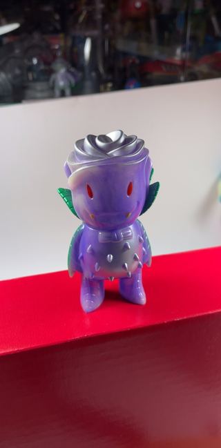 Rose Vampire GID collectible
