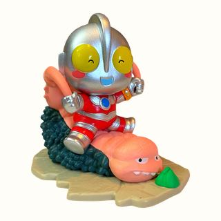 *Ultraman (Chibi) Wrestling with Johnny Twintail