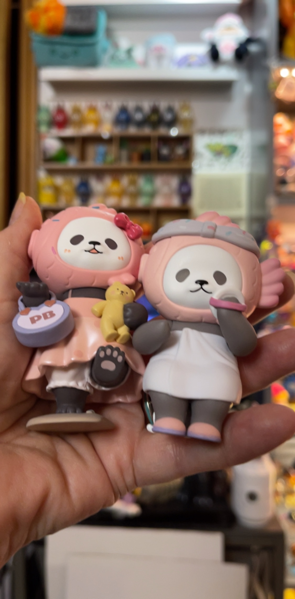 Pan pans play dress up
