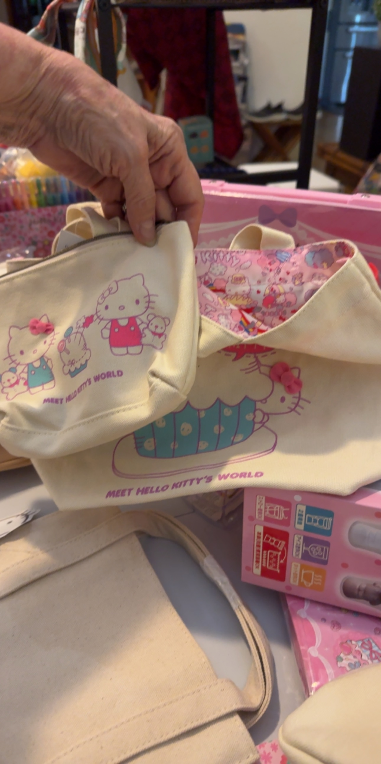 Kitty Tote with pouch