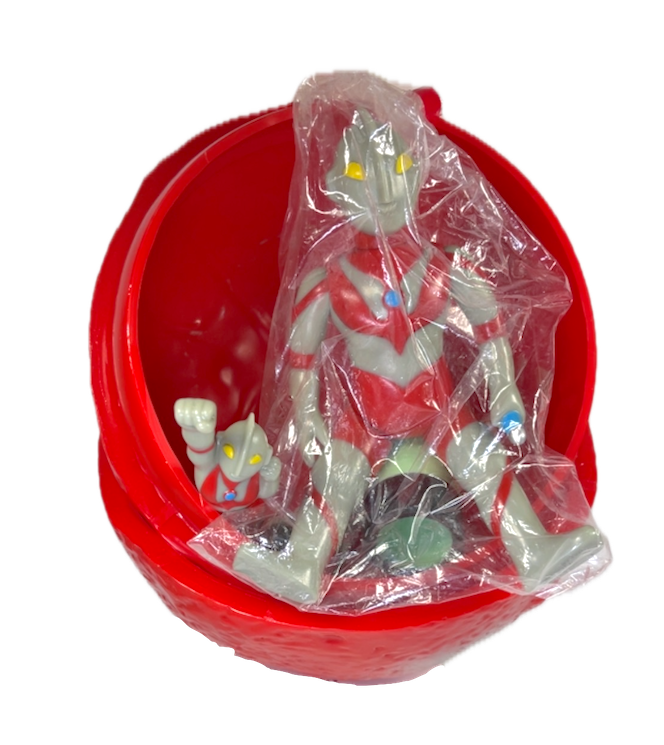 Ultraman & Meteor With Contents + (Beta Capsule & Small Ultraman keychain)+more